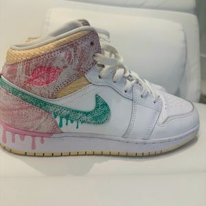 Air Jordan 1 Mid SE GS 'Ice Cream' - like New!